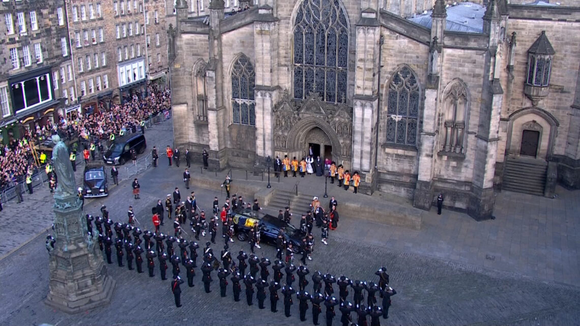 queen's journey to st giles