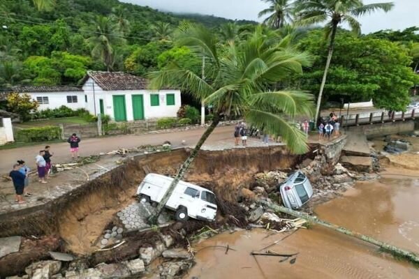 36 people killed as heavy rain causes flooding and landslides in Brazil