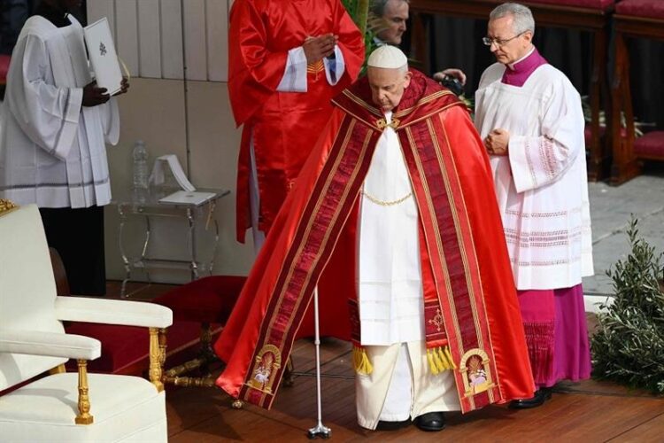 Pope presides over Palm Sunday after hospital stay